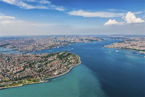 Istanbul, the city that lies on two continents .
